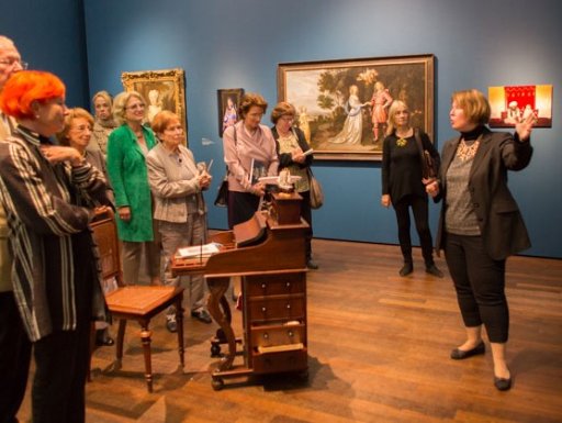 Guided tours with our curators
